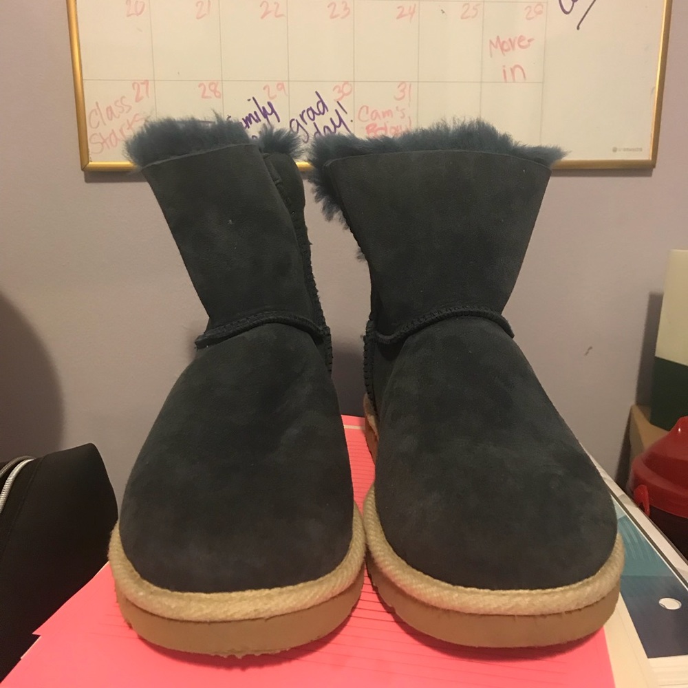 UGGS